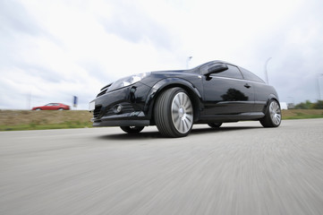 Obraz na płótnie Canvas Szybki samochód porusza się z motion blur