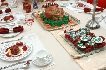 Table set of a christmas dinner meal