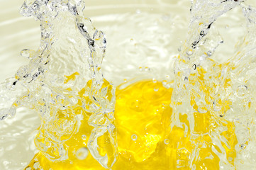 Splash caused by a fresh lemon