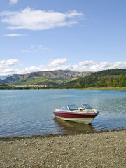 Fototapeta na wymiar Yacht in the Sant Antoni reservoir