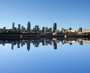 Plakat Montreal skyline odzwierciedlenie w wodzie ilustracji