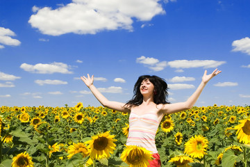 Naklejka na ściany i meble fun woman in the field of sunflowers.