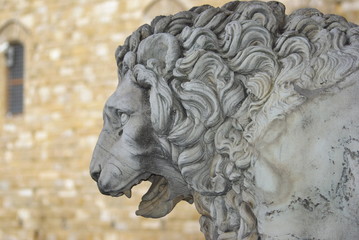 Firenze, loggia dei Lanzi: leone di sinistra 2