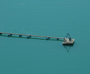 Fototapeta na wymiar ponton sur lac