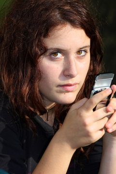 ragazza con il cellulare