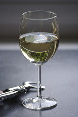 Ein Glas Weißwein