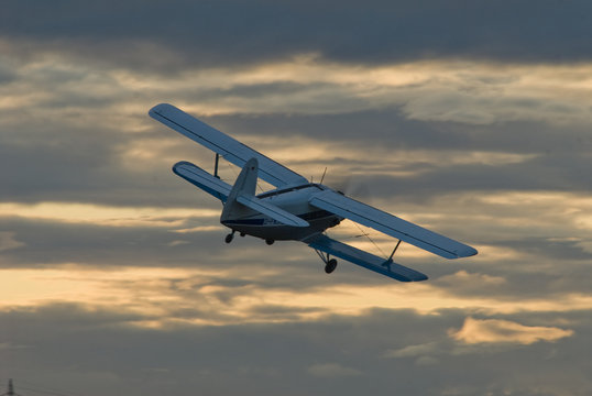 Start in den Abendhimmel