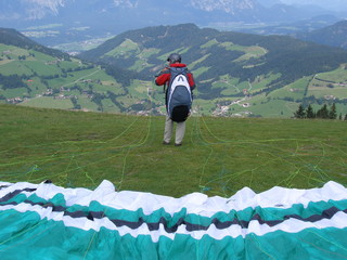 Paragleiter in wildschönau tirol österreich