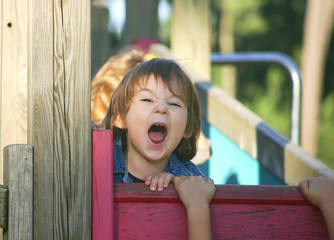 enfant entrain de crier