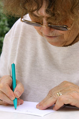 frau stift grün 4
