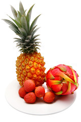 Fototapeta na wymiar whole pineapple and dragon fruit with litchi