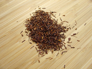 roibos on the bamboo desk