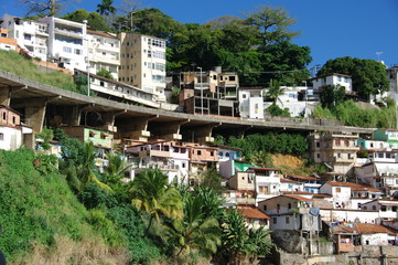 Obraz premium Maisons accrochées à la colline, Bahia, Brésil.