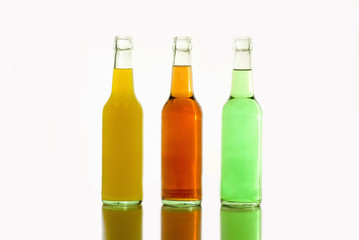 verschieden Getränke in Glasflaschen