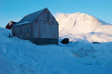 Poster Inuit village with katabatic wind on mountains © Anouk Stricher