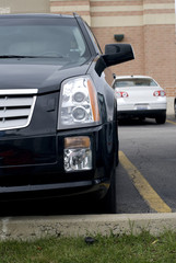 Obraz na płótnie Canvas Zderzak przedni czarny Cadillac i reflektorów