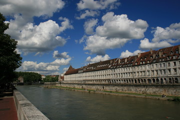 Besançon les quais sur le Doubs