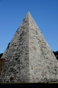 Cestuspyramide in Rom