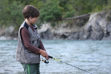 garçon pêcheur