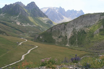 Fototapeta na wymiar Alpes en été