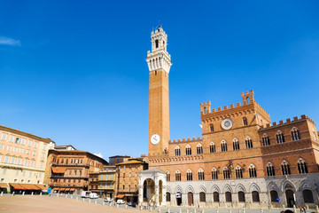 Main square of Siena Italy. Wide angle view. - obrazy, fototapety, plakaty