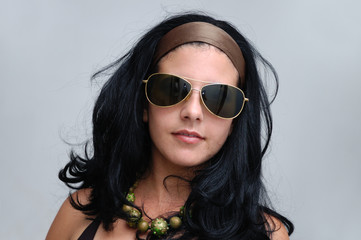 Naklejka premium young hispanic beauty wearing fashion sunglasses