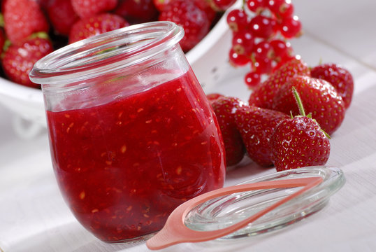 Dreifruchtmarmelade im Glas