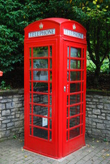 Obraz premium Old british red telephone box
