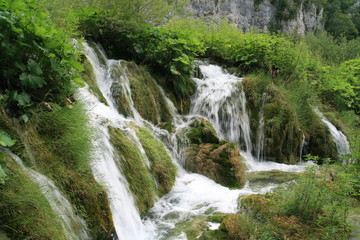 Fototapeta na wymiar Parc de Plitvice cascade Rivière la Korana lac Croatie