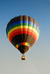 Naklejka premium Hot air balloon in early morning