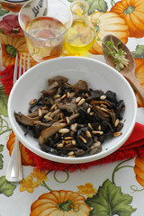 Funghi con pinoli - Contorni