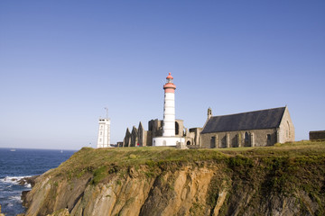 Fototapeta na wymiar lighthouse and abbey at the end of brittany