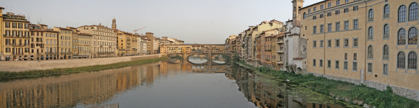 Ponte Vecchino - Fluss in Florenz Italien