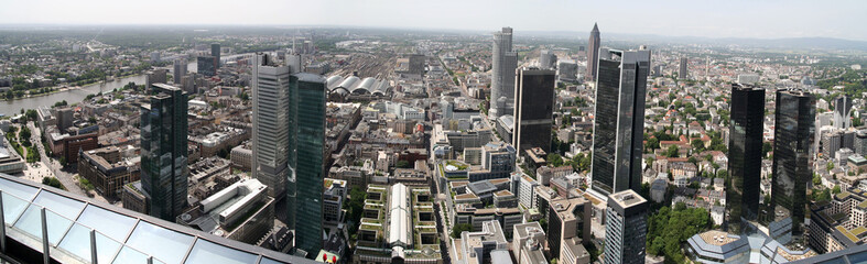 Obraz premium High resolution wide panorama of downtownFrankfurt at day
