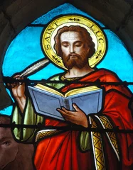 vitrail d'eglise representant saint luc