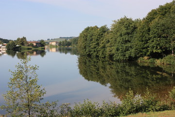 Fototapeta na wymiar reflet sur lac
