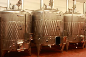 Edelstahl Tank zur Weinveredelung, Weinkeller, Stahltank