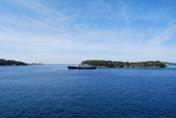 Un ferry près d'une des îles Elaphites