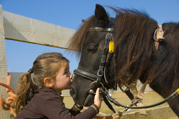 fillette et son poney