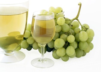 white wine and grapes