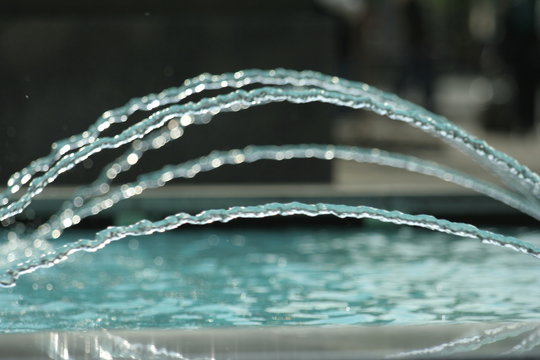 archi di acqua in una fontana © Lifeinapixel