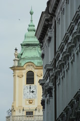 Fototapeta na wymiar palazzo e campanile a Bratislava