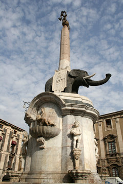 Le Liotru ou fontaine de l'&eacute;l&eacute;phant &agrave; Catane