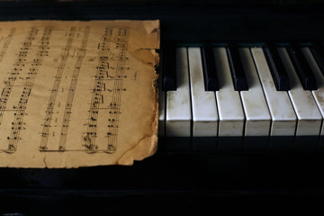 The keyboard of the piano and old notes