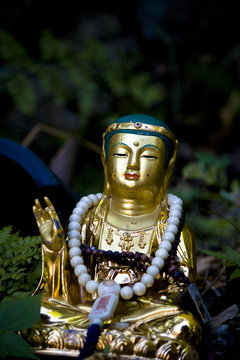 Goldene Buddhafigur