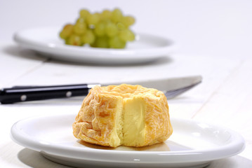 Weichkäse und Weintrauben