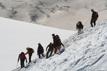 Cordées d'alpinistes