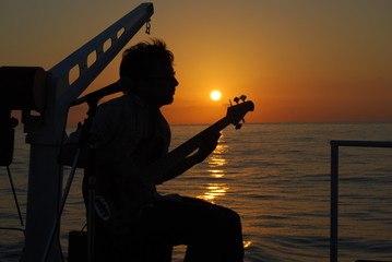 chitarrista sul tramonto