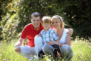 Junge Familie mit einem Kind