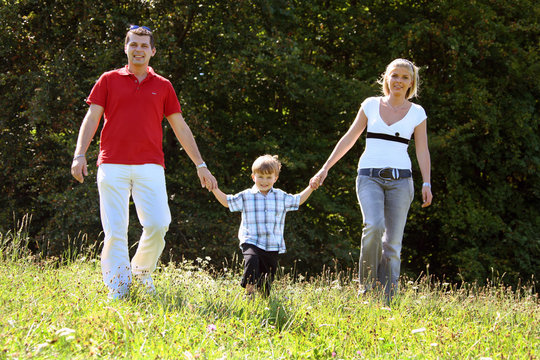 Junge Familie mit einem Kind